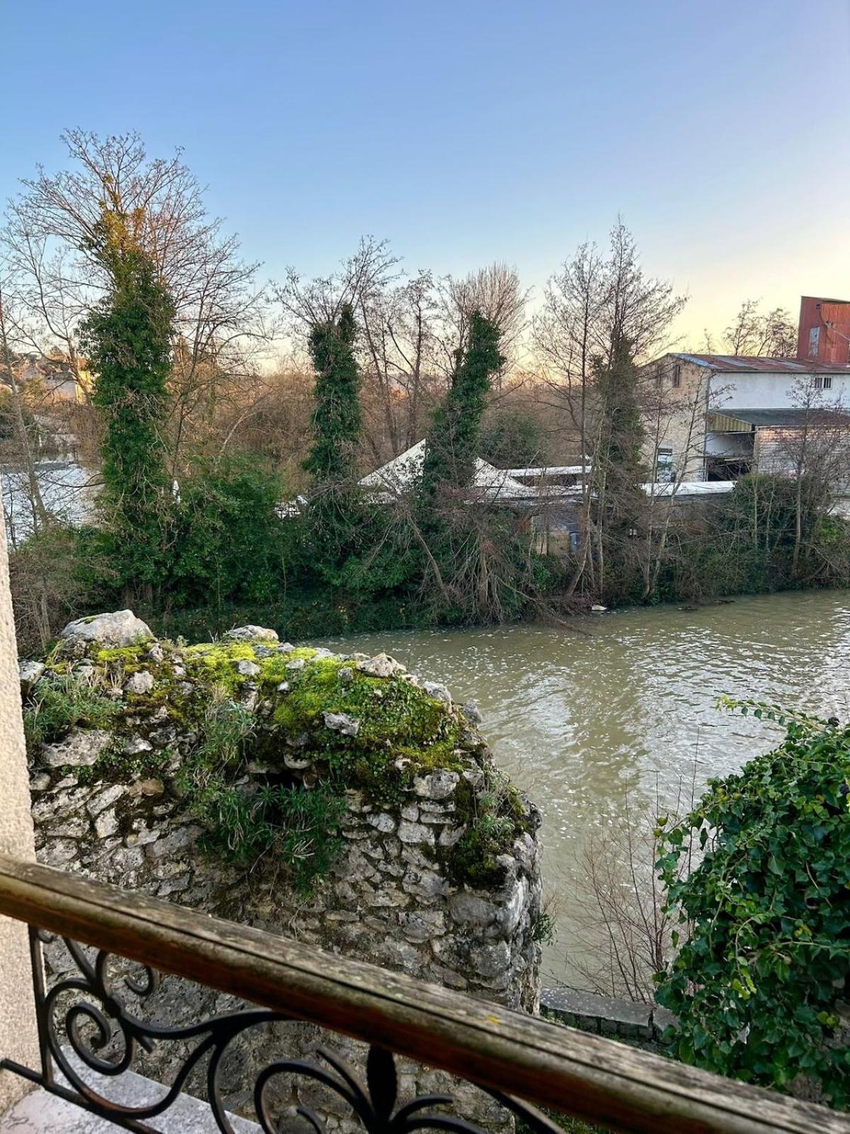 Muraille Du Chateau Avec Jacuzzi Nemours Exterior foto